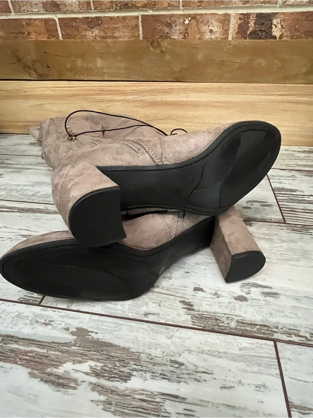 Liz Claiborne brand liz